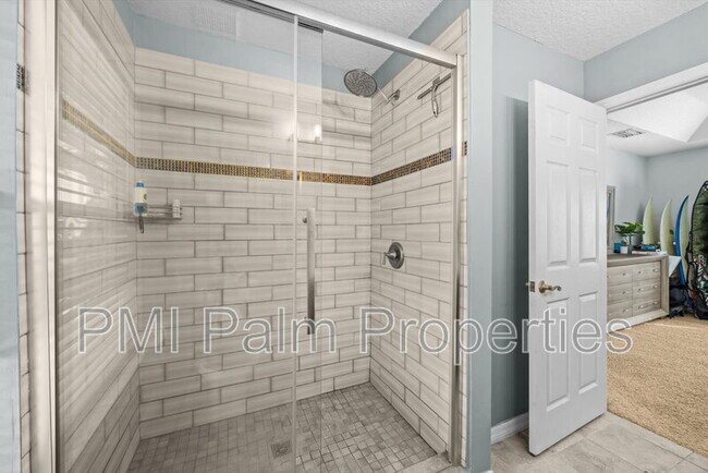 Building Photo - 272 Live Oak Ln