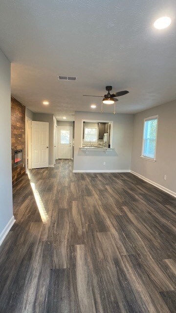Building Photo - Newly Renovated Duplex for Rent