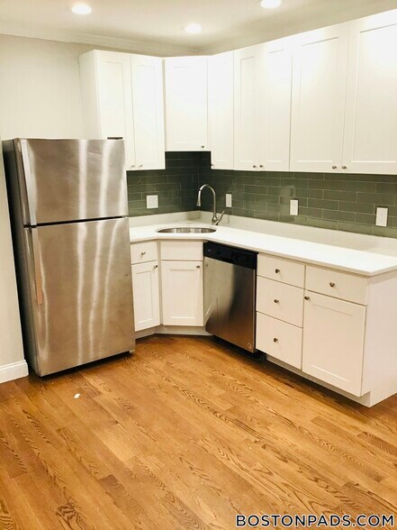 Building Photo - 2747 Washington St