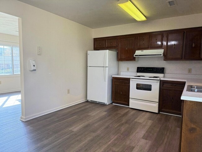 Building Photo - 1101 Lakeview Pl