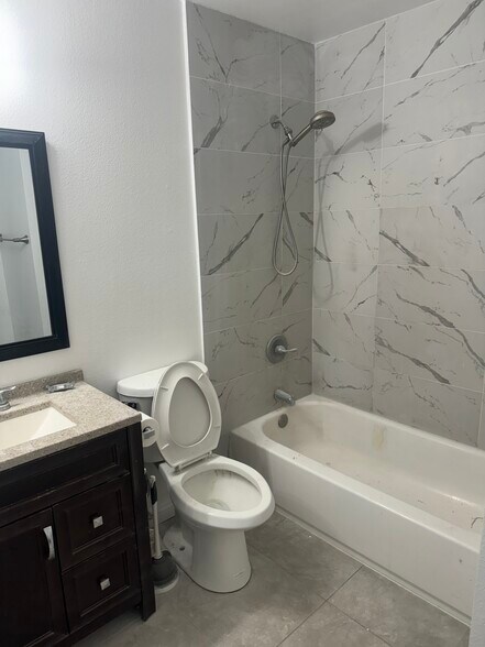 Building Photo - 5018 Rosemead Blvd