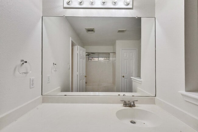 Building Photo - Move In Special- $250 off 1st Full Months ...