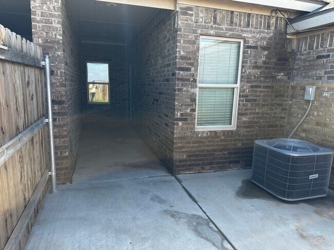 Building Photo - Three Bed, Three Bath now Available!