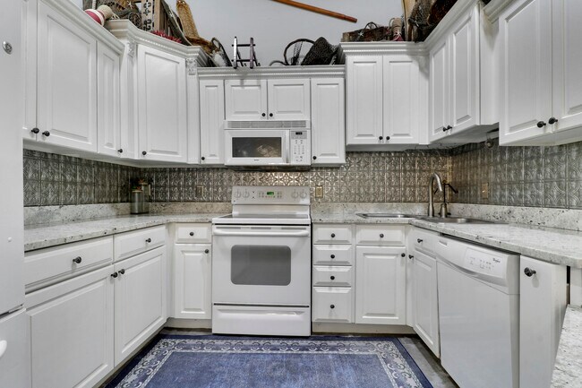 Building Photo - 6520 Chasewood Dr
