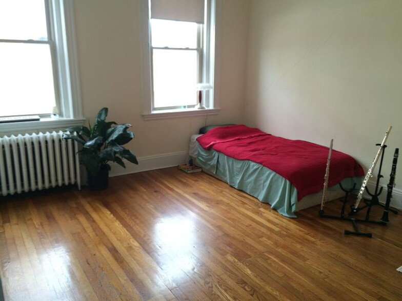 Apt 55 - 1195 Boylston St