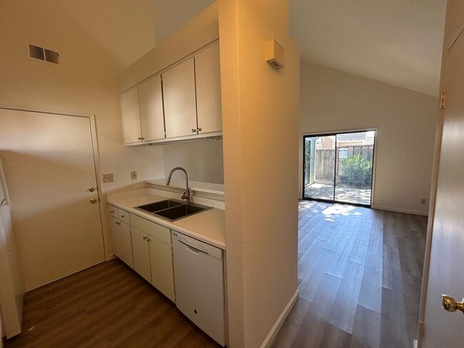 Building Photo - Adorable 1 Bedroom Home in 55+ Cottage Gre...