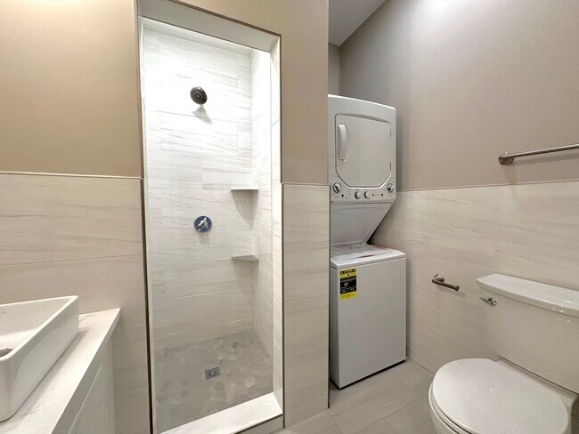 Building Photo - 1150 Cambridge St