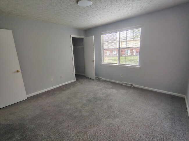 Building Photo - 16 Duiguid Dr