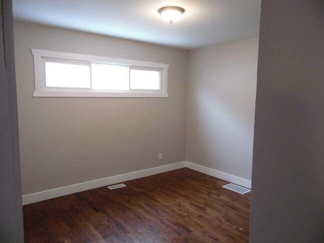Building Photo - 2813 Henderson Dr
