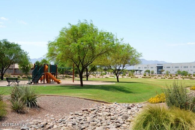 Building Photo - Great 3 bed 2 bath home in Laveen Meadows