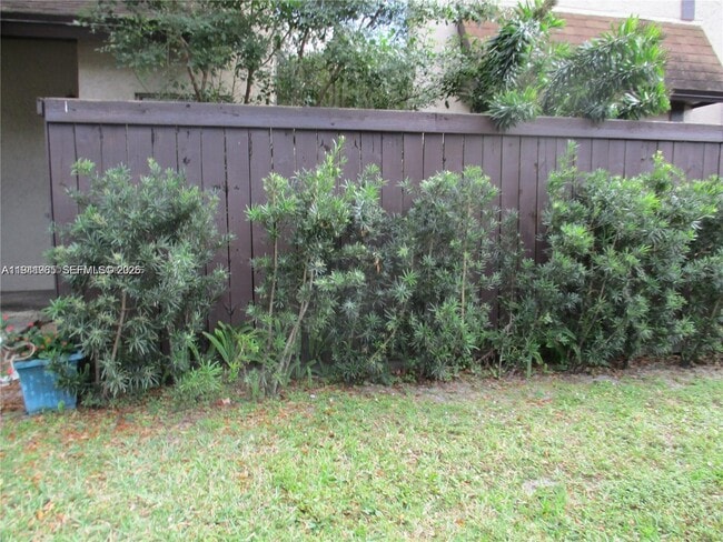 Building Photo - 1760 Bayberry Dr