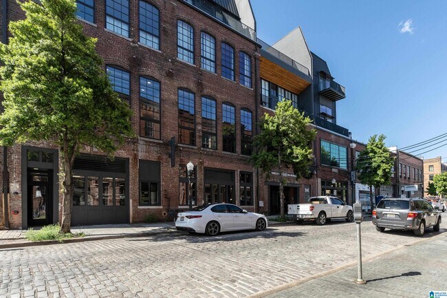 Building Photo - 2212 Morris Ave