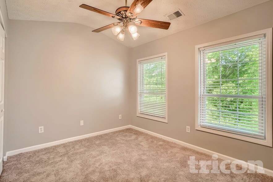 Building Photo - 415 Park Creek Trce