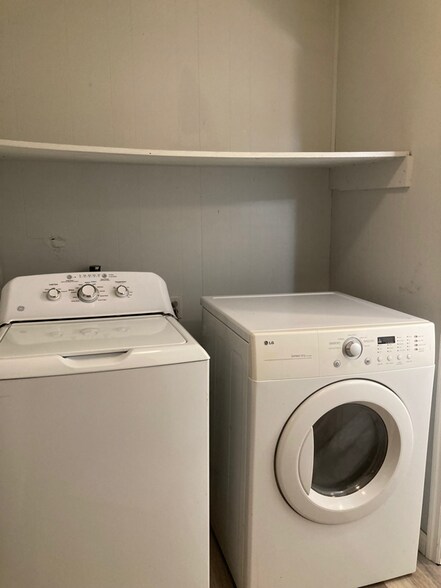 Building Photo - 904 Afton St