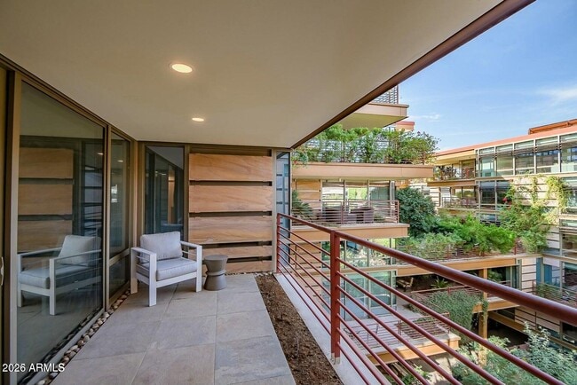 Building Photo - 7121 E Rancho Vista Dr