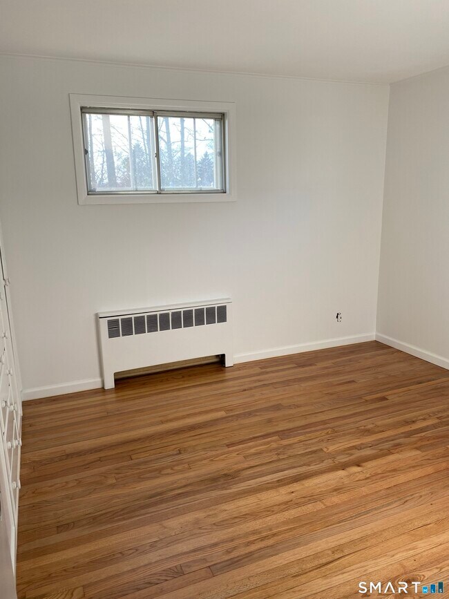 Building Photo - 61 Kenilworth Dr W