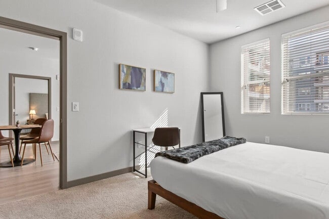 Building Photo - 390 N 2nd Ave