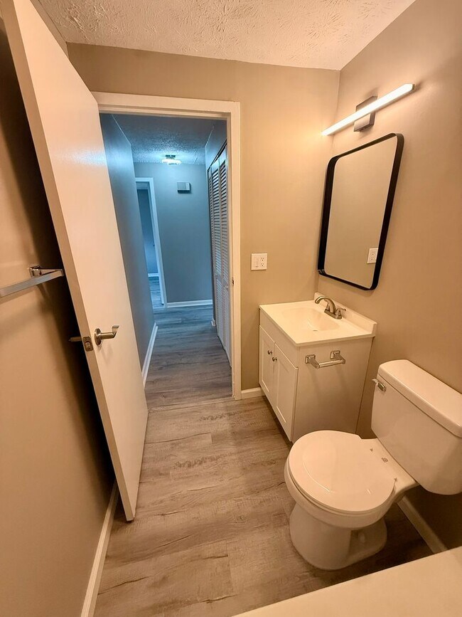 Building Photo - Move-In Ready 2BR with Stunning Granite + Fenced Backyard