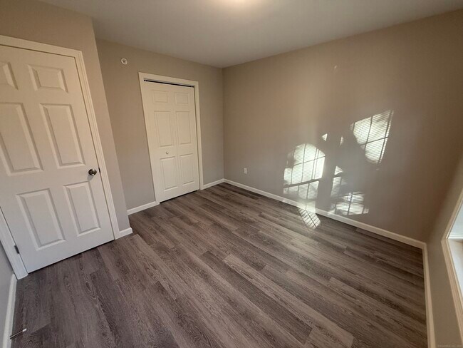 Building Photo - 145 Lantern Park Dr