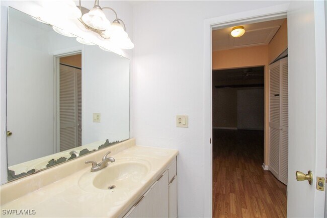 Building Photo - 4300 Gulfstream Dr