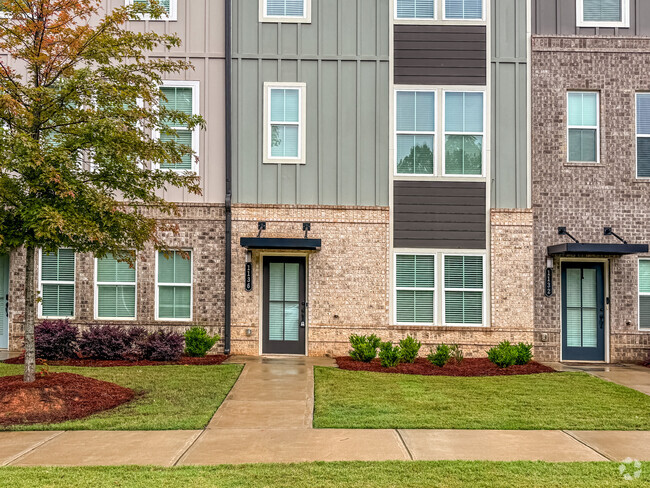 Building Photo - 1136 Buice Lake Pky