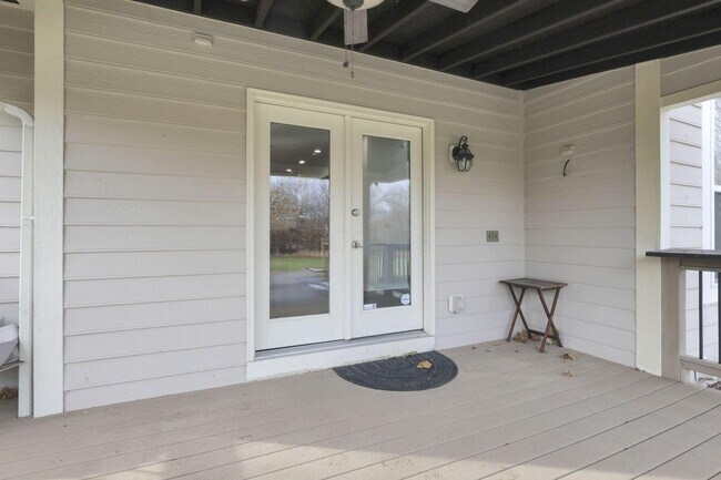 Building Photo - 7090 Dean Farm Rd