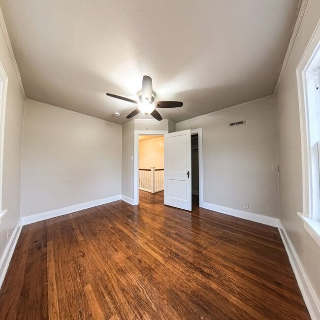 Building Photo - Beautiful 3 bedroom 1 bathroom home