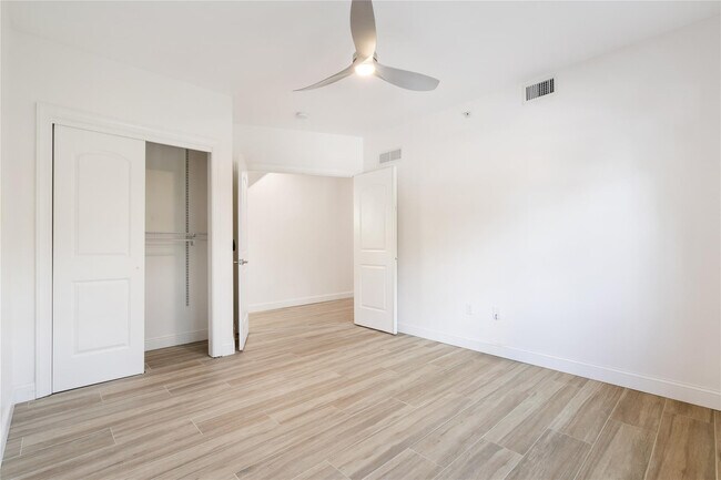 Building Photo - 630 SE 15th St