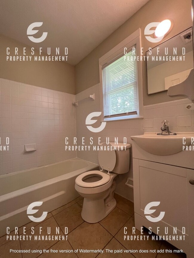 Building Photo - 2ND FLOOR Spacious & Updated 1 Bed, 1 Bath Apartment