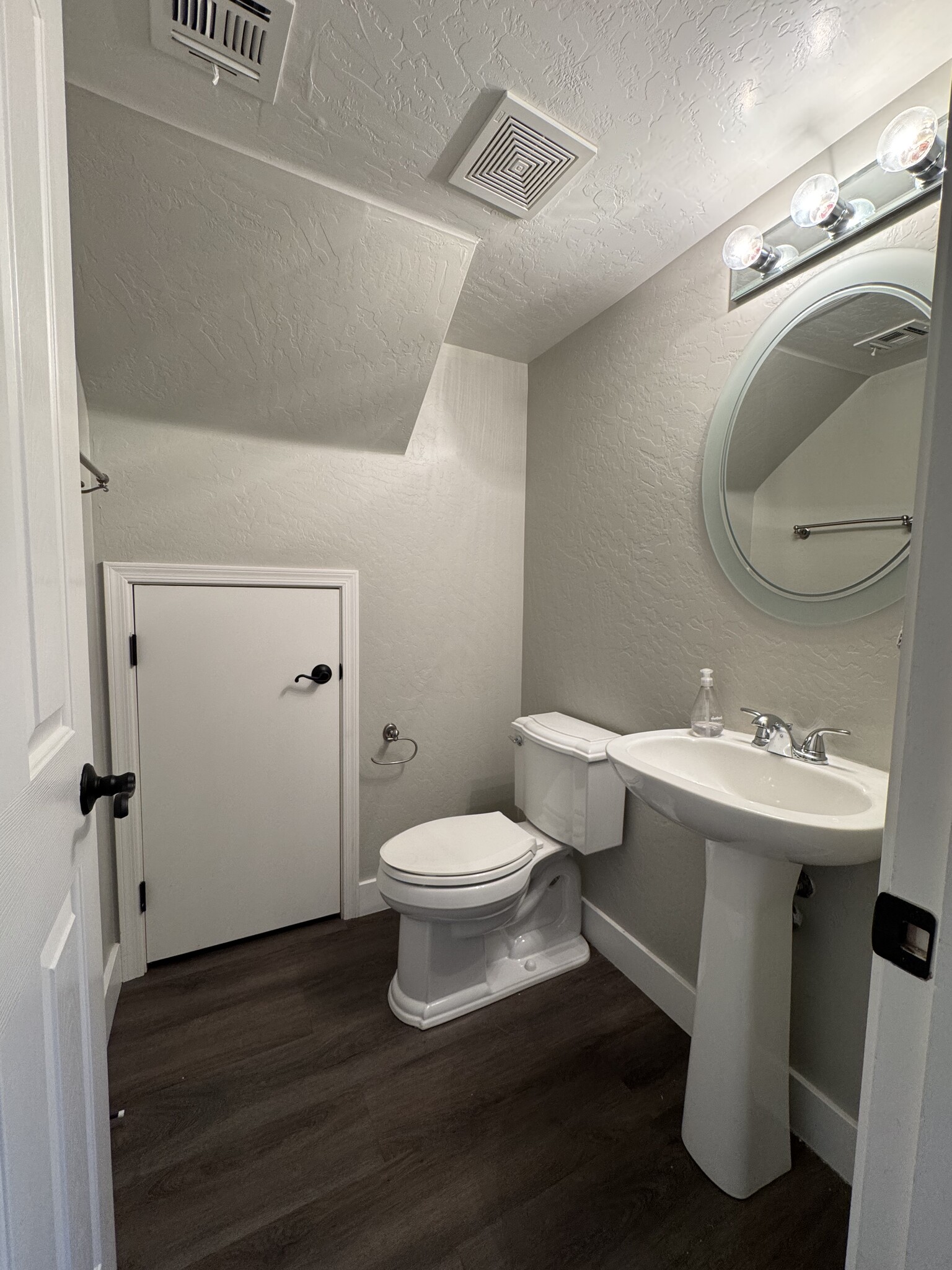 Powder Room / Under Stair Closet - 524 W Mountain Sage Dr