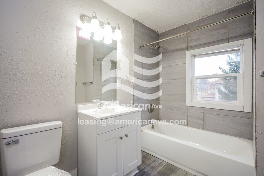 Building Photo - 237 W Garfield Ave