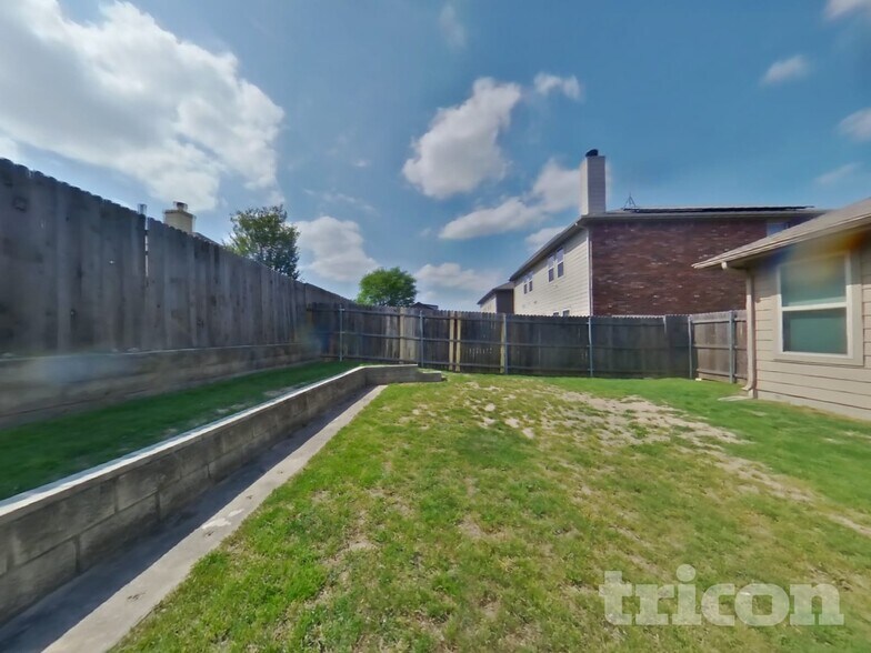 Building Photo - 12308 Shine Ave