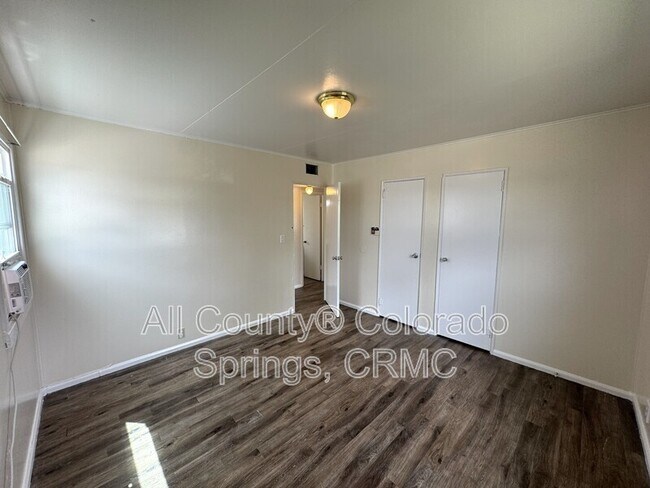 Building Photo - 607 Brookshire Ave