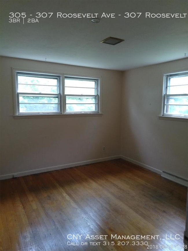 Building Photo - 305 Roosevelt Ave