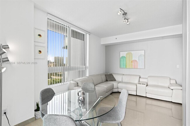 Building Photo - 1900 N Bayshore Dr