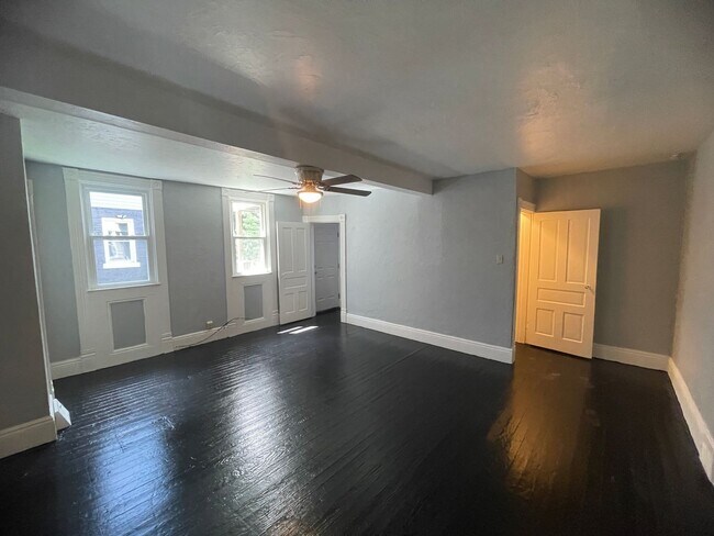 Building Photo - Updated 2 bedroom house for rent in the South Side !