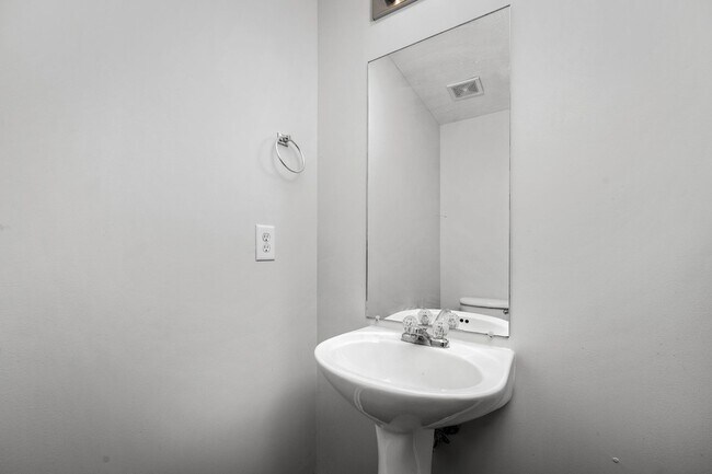 Building Photo - 340 Stewarts Landing Cir