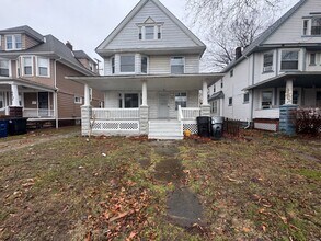 Building Photo - Charming 4-Bedroom Property in Prime Location