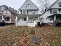 Building Photo - Charming 4-Bedroom Property in Prime Location