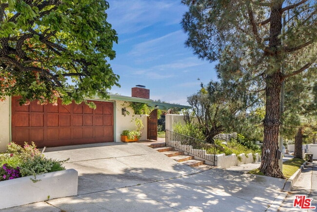 Building Photo - 1336 Bienveneda Ave