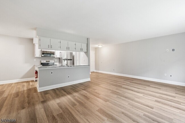 Building Photo - 111 Aimwick Ct