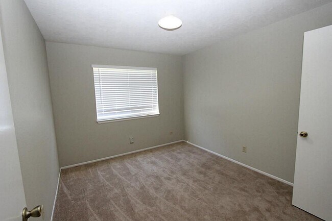Building Photo - 4330 Maple Cross Dr