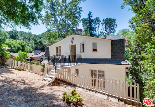 Building Photo - 10309 Chrysanthemum Ln