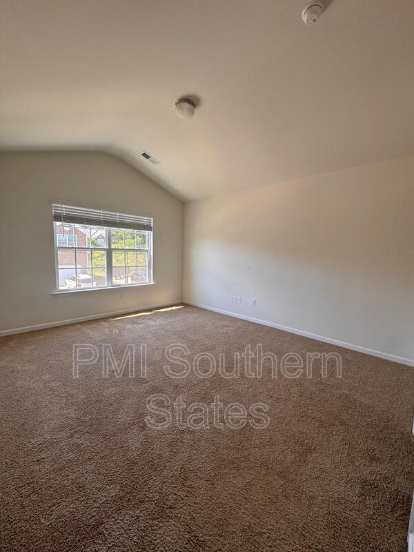 Building Photo - 31 Moorlyn Ln