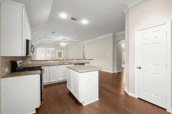 Building Photo - 14707 Oaks Crossing Ln