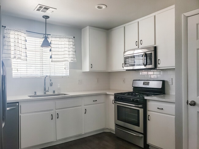 Building Photo - 51305 Avenida Vallejo