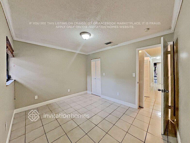 Building Photo - 9142 Grand Canal Dr