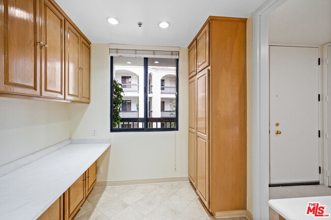 Building Photo - 2102 Century Park Ln