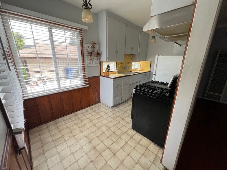 Dining Room/Kitchen - 8311 Fordham Rd