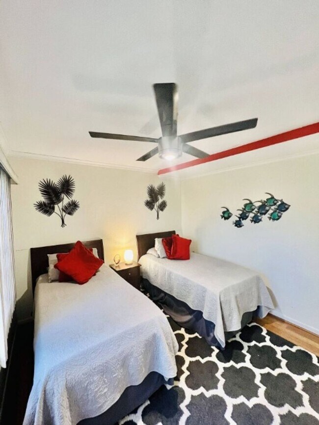 Building Photo - Spacious 2BR/2BA Condo with Garden View – Steps from the Ocean